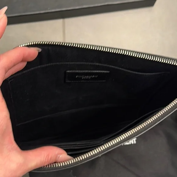 Saint Laurent Sleek Black envelope clutch - Picture 15 of 16